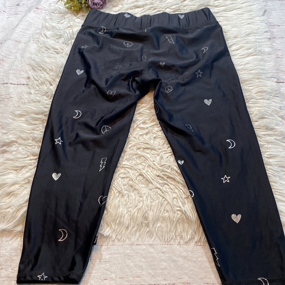 DONATING 9/1 Terez Patterned Black Capri Leggings sz L - Picture 7 of 8